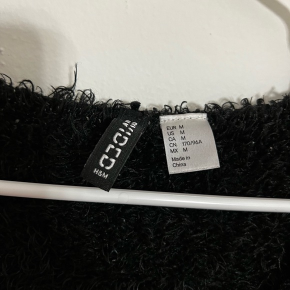 Fuzzy black H&M sweater, size Medium. Slouchy and cozy - Picture 2 of 2